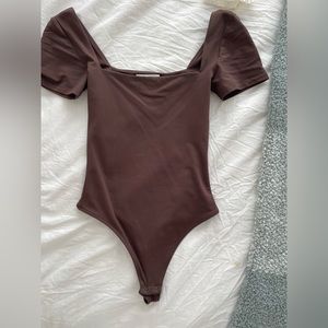 Aritzia babaton square neck bodysuit